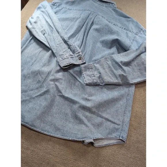 Walt DisneyDenim Shirt Adult‎ XL Extra Large Blue Mickey Mouse Chest Pocket - Picture 9 of 10